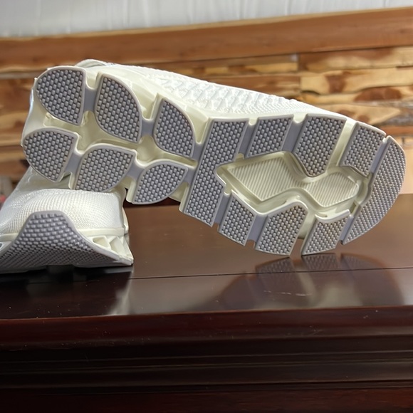 Running shoes - Picture 5 of 8